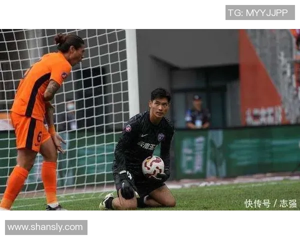 偏颌足球明星的奋斗历程与不屈精神展现了运动员的无限魅力与坚持信念 偏颌足球明星的奋斗历程与不屈精神展现了运动员的无限魅力与坚持信念