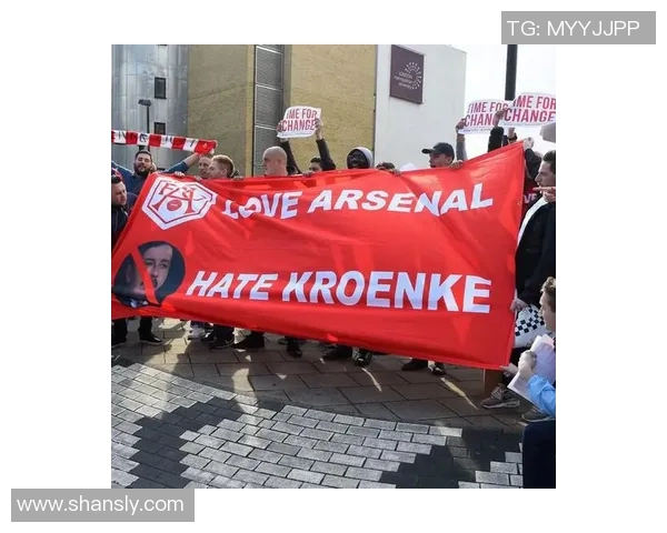 当今足坛最年轻的足球明星崛起背后的故事与未来展望 当今足坛最年轻的足球明星崛起背后的故事与未来展望