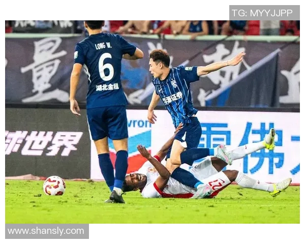 武汉足球队阵地战分析:优劣势与未来发展方向探讨 武汉足球队阵地战分析:优劣势与未来发展方向探讨